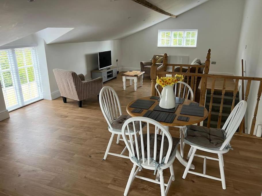 2 Bedroom Cottage In Old Town Swindon Zewnętrze zdjęcie